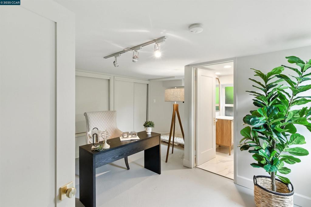 UPPER ROCKRIDGE - Residential