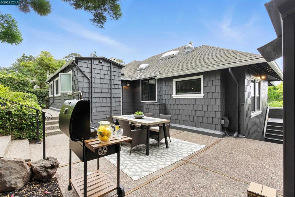 UPPER ROCKRIDGE - Residential