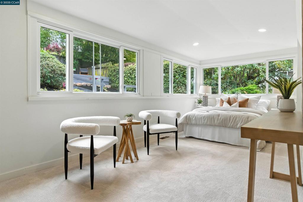 UPPER ROCKRIDGE - Residential