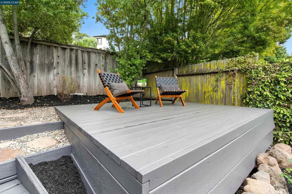 UPPER ROCKRIDGE - Residential