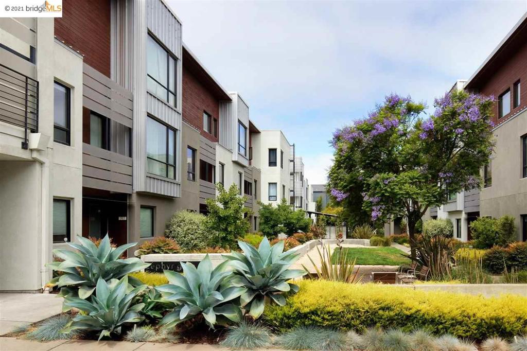 Contemporary Stylish Townhouse located in the trendy Zephyr Gate community of West Oakland. Less than a mile from BART. Nearby bus lines, ferry service and easy access to the freeway. Convenient commute to San Francisco, Downtown Oakland or Jack London Square. Open floor plan with great light and views of the courtyard. The convenience of a spacious two-car garage, with an in-unit laundry, plus an electric vehicle charger. Air conditioning. Balcony off the main floor. Move - in ready. Affordable HOA dues.