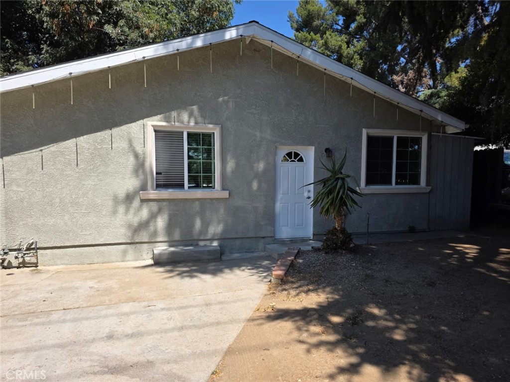 Prime location in Sylmar. This private 2 bedroom 1 bathroom ADU sits directly across from El Cariso Park and is within walking distance to Mission College. The property offers easy access to the 210 5 and 118 freeways making commuting simple. Interior features include central AC for year round comfort and laundry hook ups for added convenience. Located near shops grocery stores and restaurants this home offers both convenience and practicality. With its excellent location and useful amenities it is a great option for comfortable everyday living.