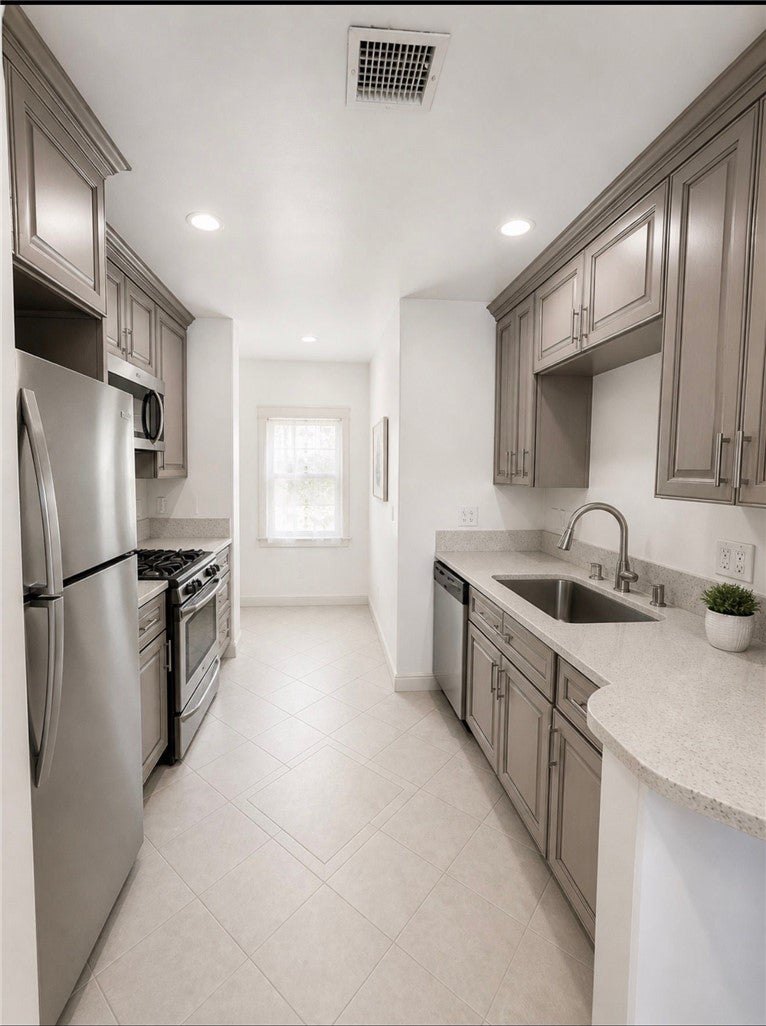 309 W Alhambra