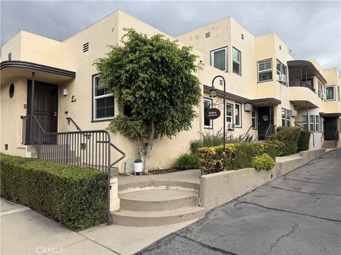 Photo of 122 S Encinitas Avenue #1, Monrovia, CA 91016 (MLS # AR26114362)