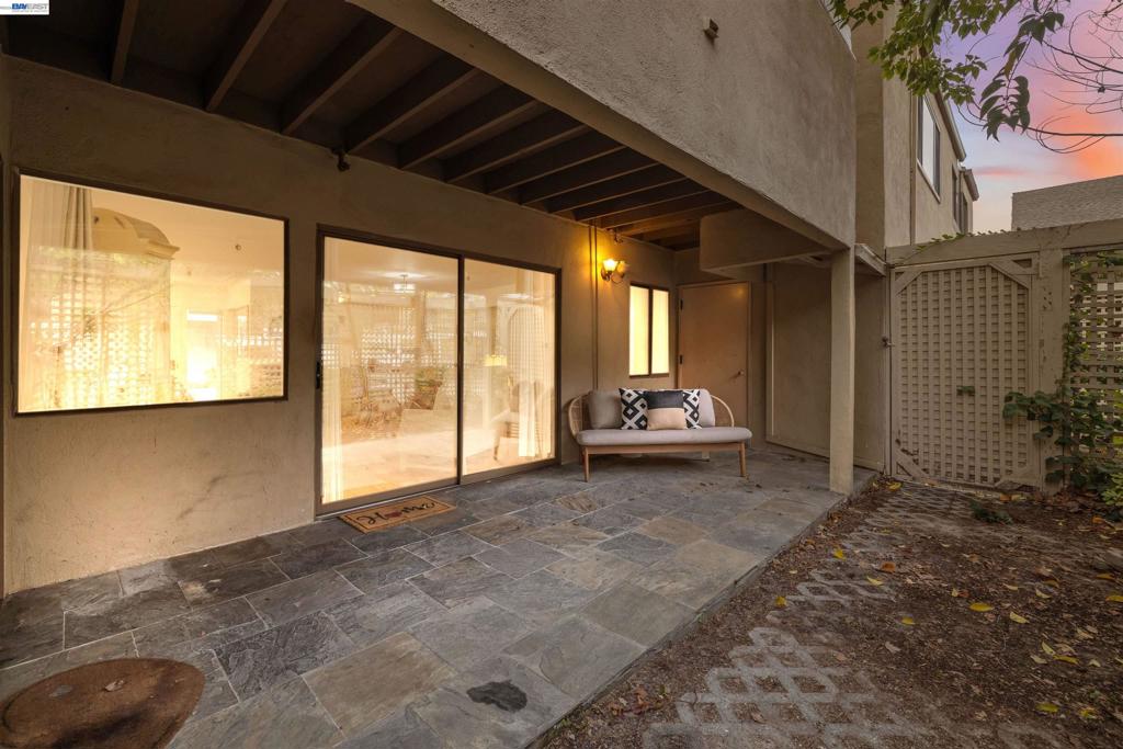 453 Alberto Way D155