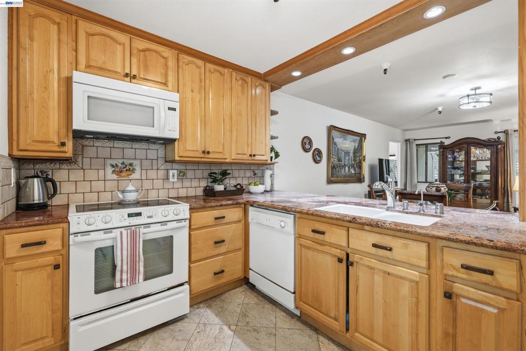 453 Alberto Way D155