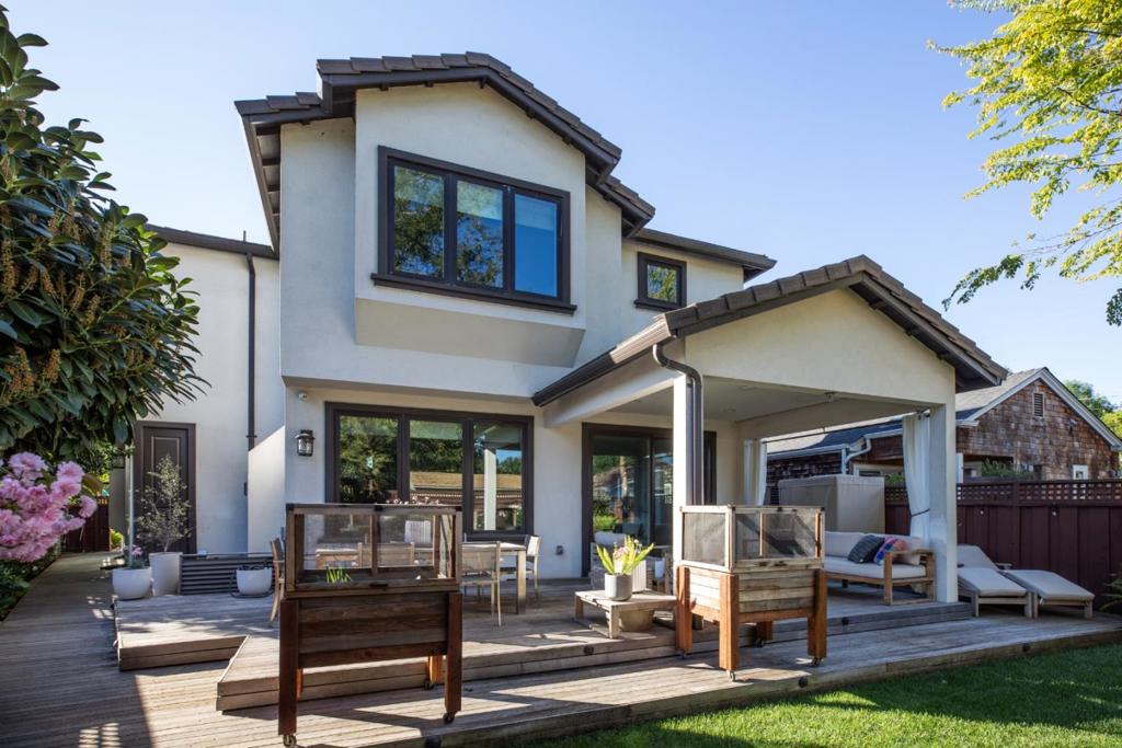 895 Coe Avenue