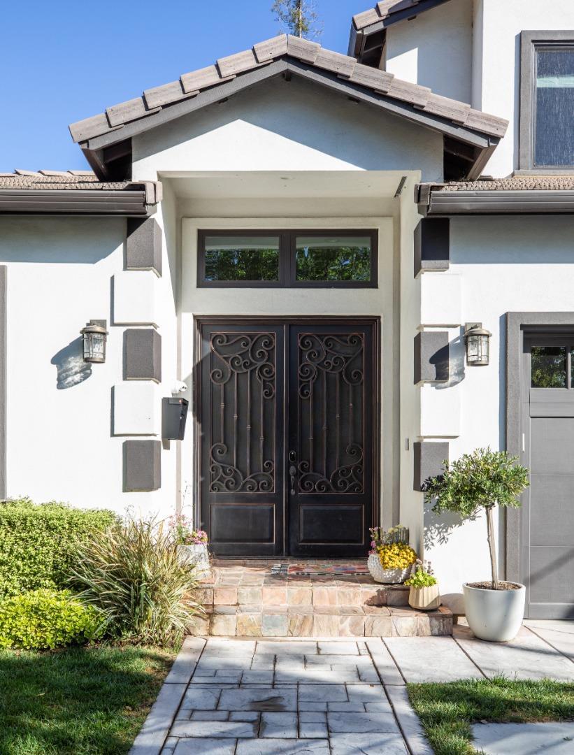 895 Coe Avenue