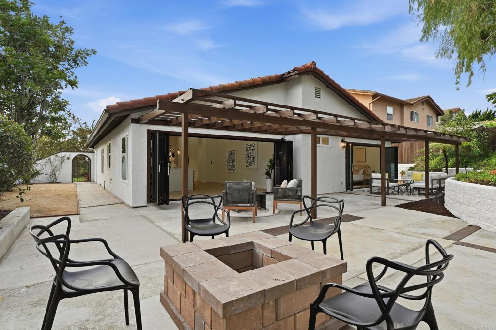 1103 Calle Christopher