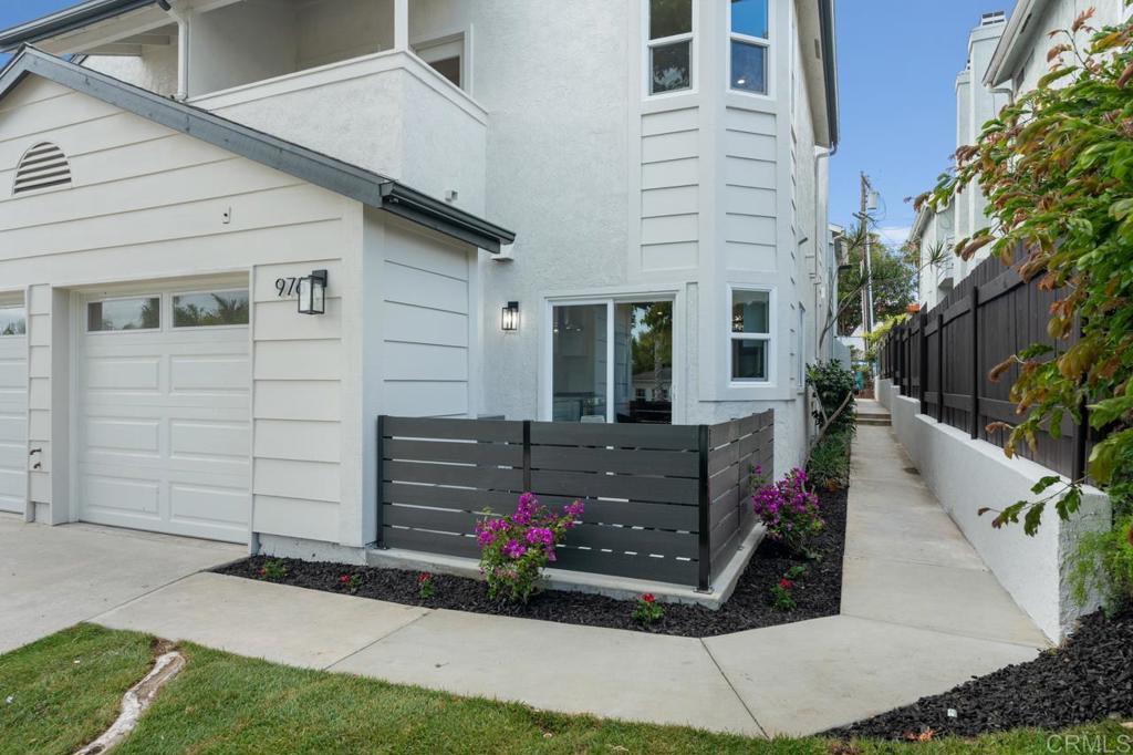 976 Sapphire Street