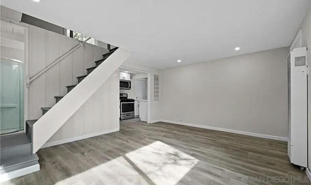 201 Hillside Spur
