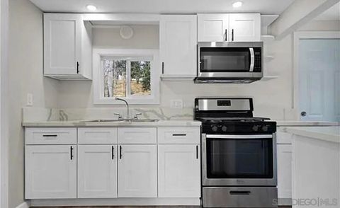 Photo of 201 Hillside Spur Spur, Cedar Glen, CA 92321 (MLS # 260010992SD)