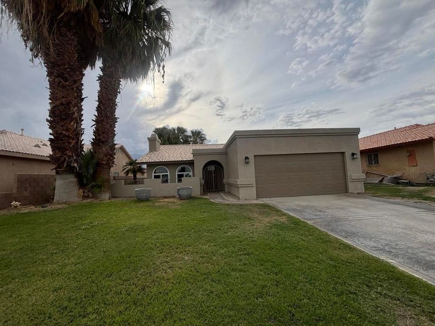 Beautiful home fully remoled, new kitchen, new windows, new bathrooms, new paint inside and outside.  100% tile floors, very open space, high ceilings and an amazing location, close to restaurants and shops.