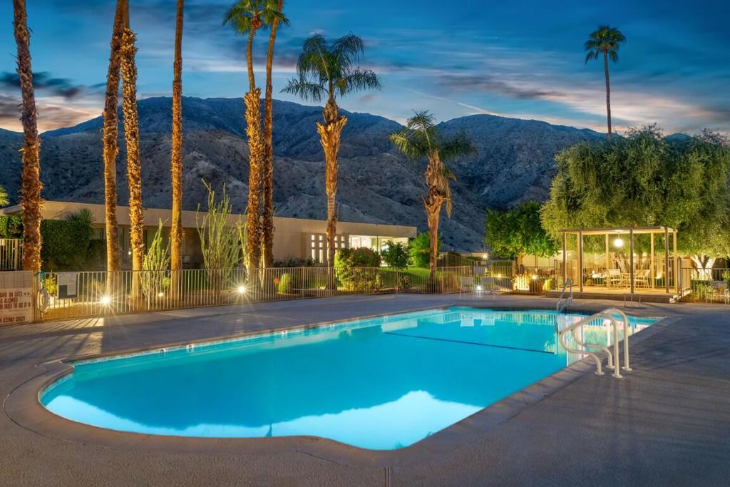 Sandpiper Palm Deser - Residential