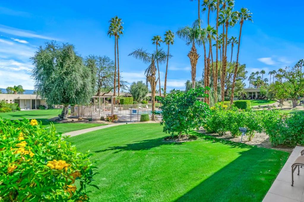 Sandpiper Palm Deser - Residential