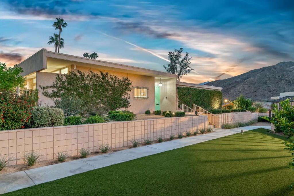 Sandpiper Palm Deser - Residential