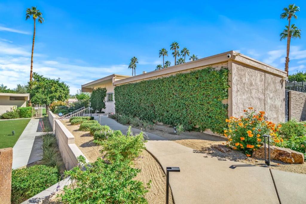 Sandpiper Palm Deser - Residential