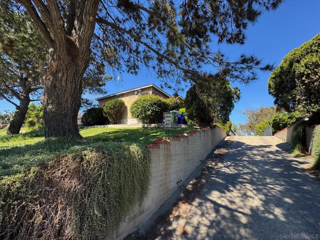 5402 8 Churchward St