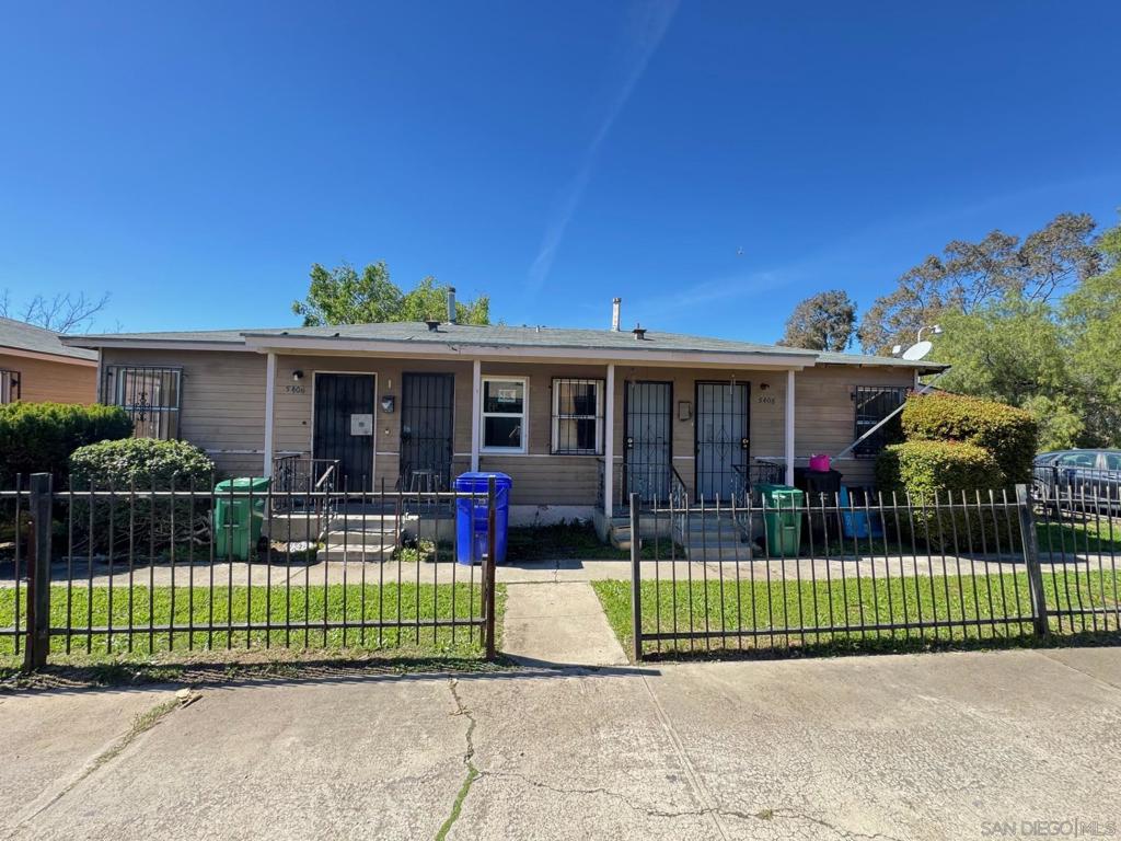 5402 8 Churchward St