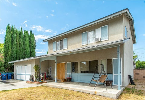 Photo of 27335 Arriola Avenue, Saugus, CA 91350 (MLS # SR26223303)