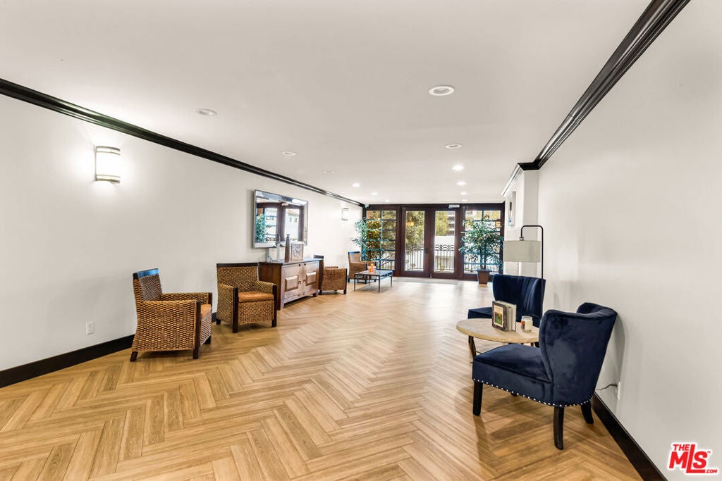 15248 Dickens Street 103, Sherman Oaks CA 91403