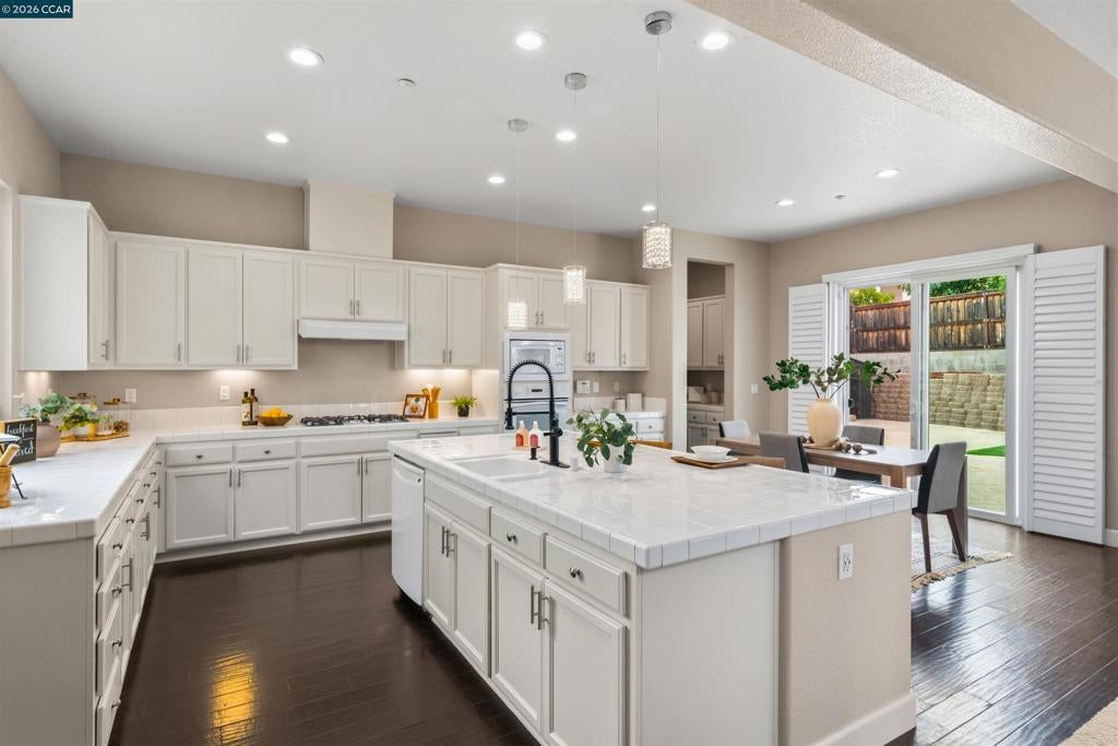 4990 Ridgefield Cir