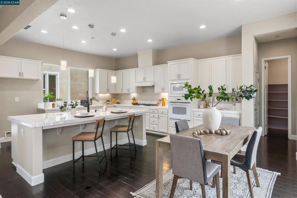 4990 Ridgefield Cir