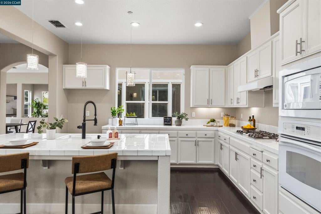 4990 Ridgefield Cir