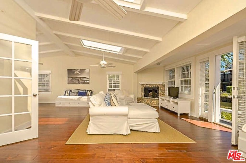 2323 Grand Canal, Venice CA 90291
