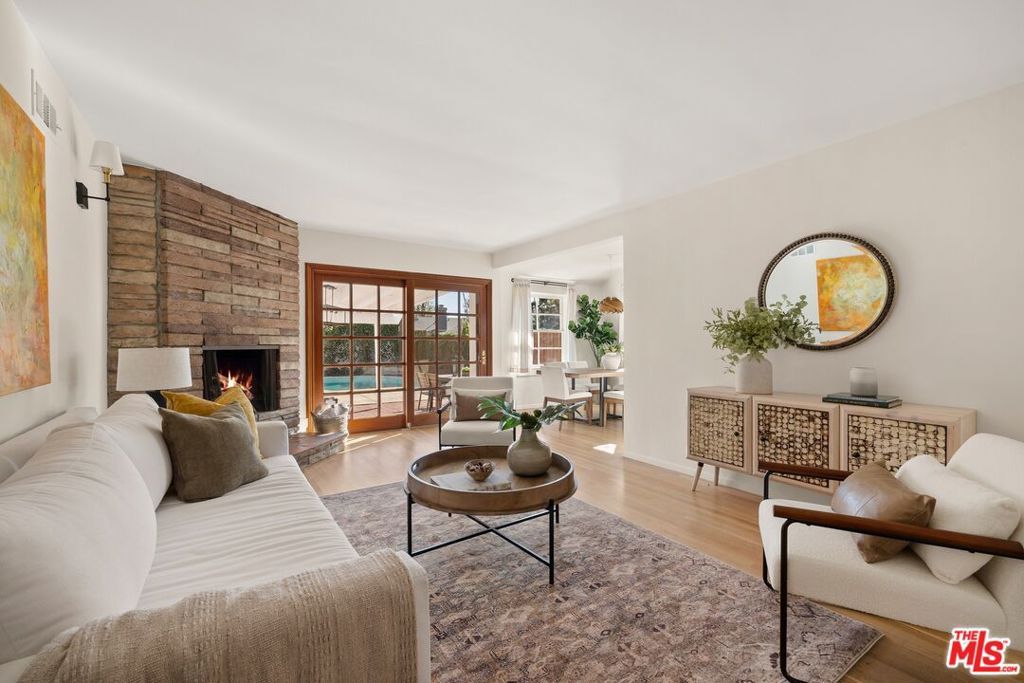 Photo of 15016 Archwood Street, Van Nuys, CA 91405 (MLS # 26666337)