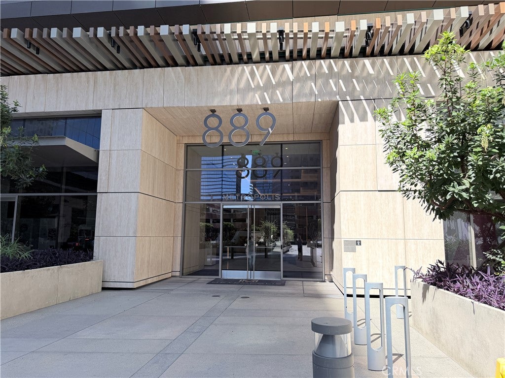 889 Francisco 3105