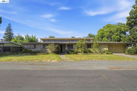 Photo of 3165 Euclid Ave Ave, Concord, CA 94519 (MLS # 41130448)