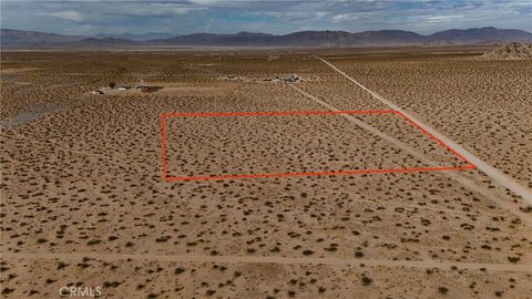 Photo of 715 Northside Road, Lucerne Valley, CA 92356 (MLS # HD25122171) Photo of 715 Northside Road, Lucerne Valley, CA 92356 (MLS # HD25122171)