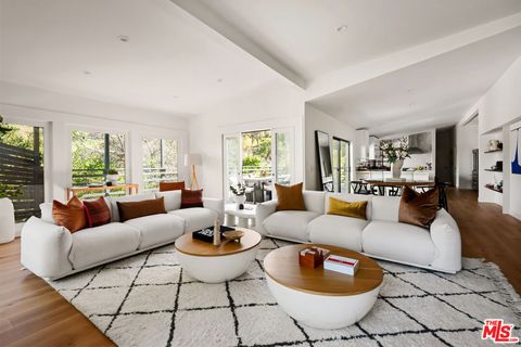 Photo of 3375 Coldwater Canyon Avenue, Studio City, CA 91604 (MLS # 26649257)