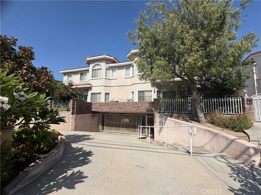 Location !!! Location !!! Walking distance to Arcadia High School and Walking distance to Resturant and Super Market. Just new painting and replaced New appliances .