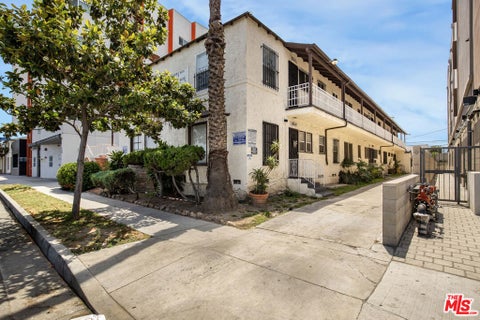 Photo of 6519 Crenshaw Boulevard, Los Angeles, CA 90043 (MLS # 26847867)
