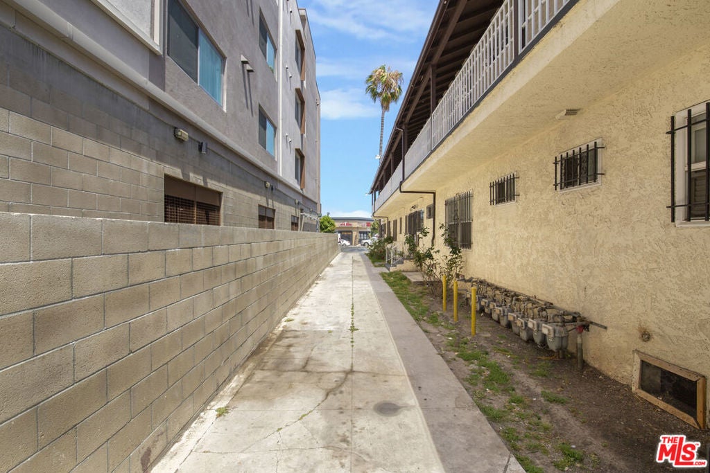 6519 Crenshaw Boulevard