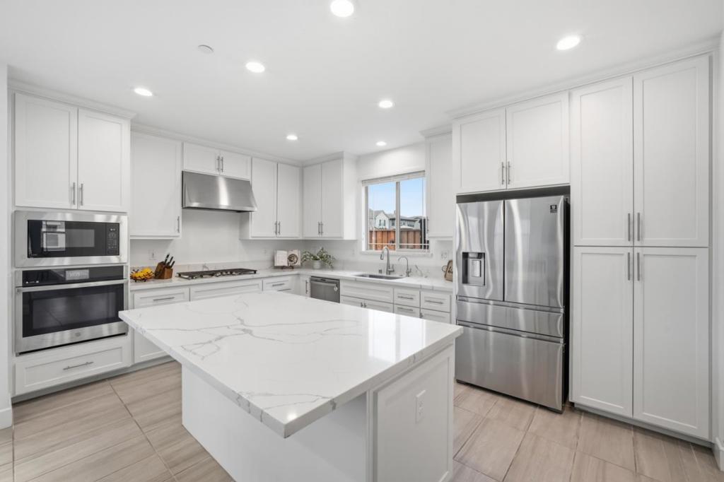 1122 S Morning Glory Drive