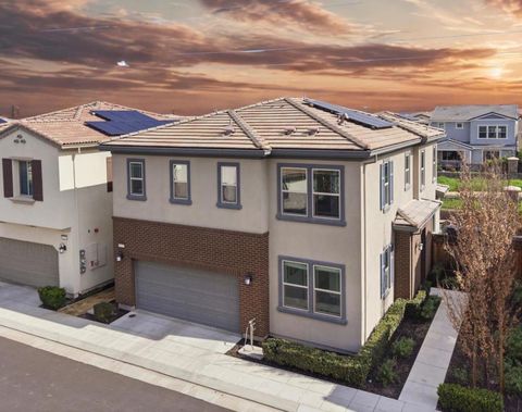 Photo of 1122 S Morning Glory Drive, Mountain House, CA 95391 (MLS # ML82043794)