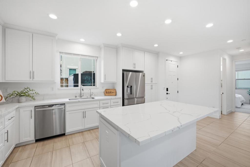 1122 S Morning Glory Drive