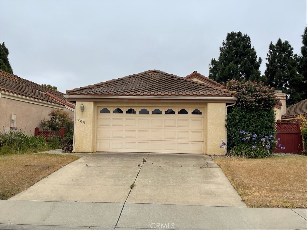 PRICED UNDER APPRAISAL! Buyer struggling to perform. Accepting back up offers!!!
3 BEDROOM, 2 FULL BATH HOME. Spacious open living space with cozy gas fireplace, 2 car garage and indoor laundry. Located in beautiful Hidden Pines gated community. Walk to Preisker Park! close to 101 freeway and all Santa Maria has to offer. Termite inspection and repairs have been completed. Home inspection completed as well and some repairs have been made. This home is ready for you to call home!