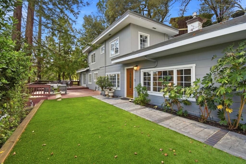 Photo of 285 Camino Pablo, Orinda, CA 94563 (MLS # ML82038763)