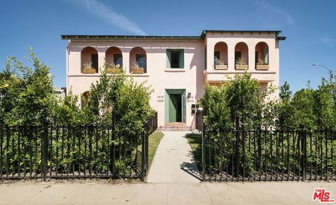 Photo of 1572 S Hayworth Avenue, Los Angeles, CA 90035 (MLS # 25562341)