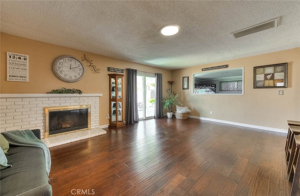 11229 Town Country S