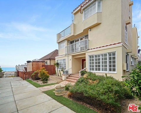 Photo of 25 Arcadia Terrace #2, Santa Monica, CA 90401 (MLS # 26104257)