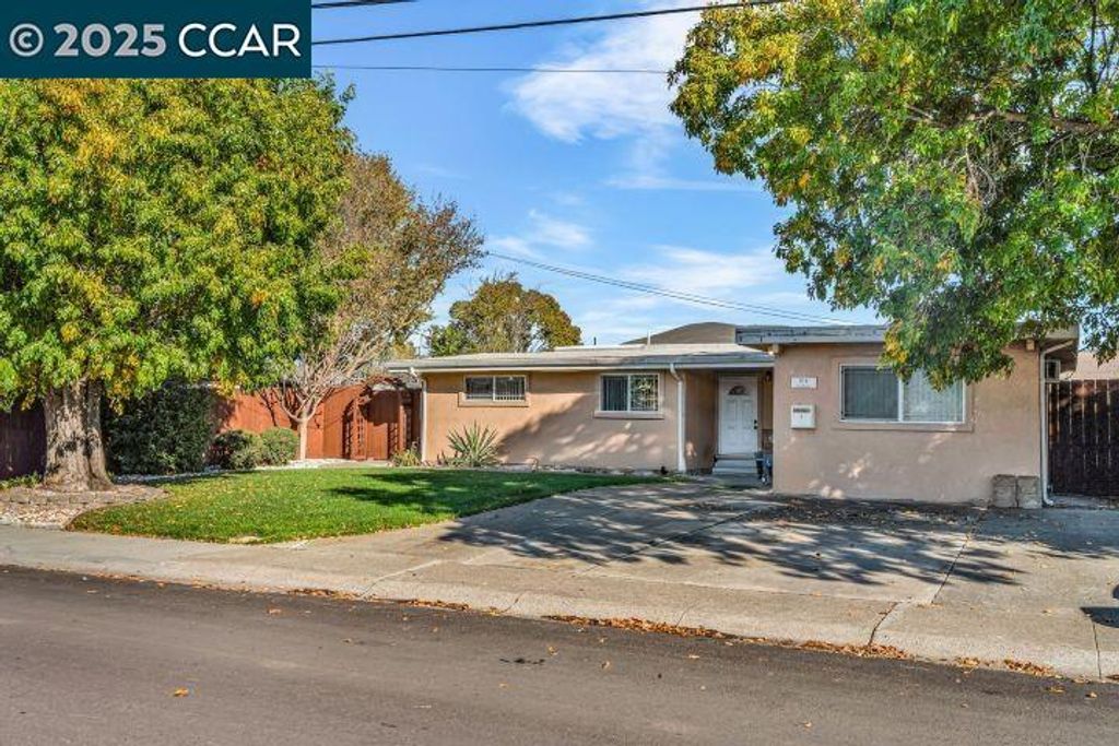 Photo of 104 Los Altos Pl Dr, American Canyon, CA 94503 (MLS # 41118180)