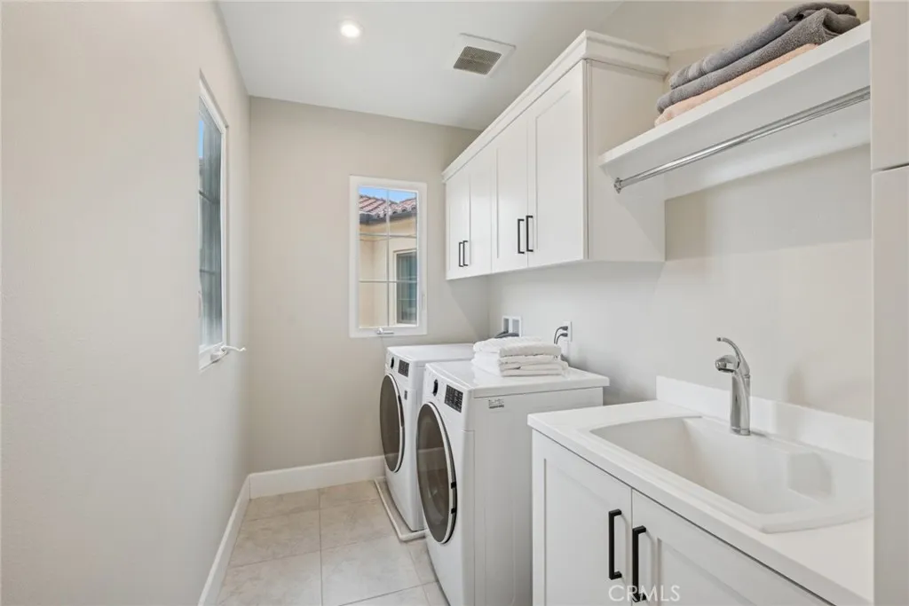 Irvine, California 92602, United States, 4 Bedrooms Bedrooms, ,3 BathroomsBathrooms,Residential,Active,246264