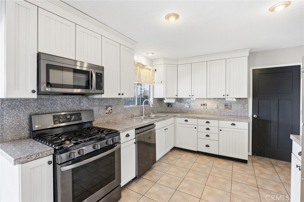 468 E View