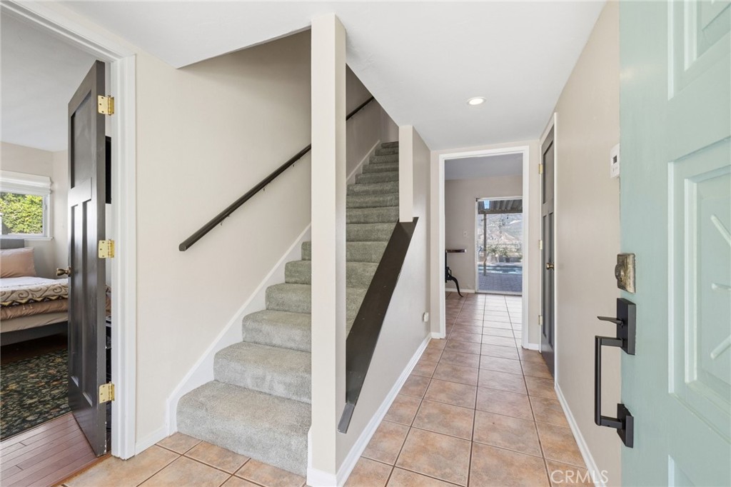 468 E View