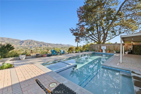 Photo of 468 E View DR, Santa Paula, CA 93060 (MLS # SW26142769)